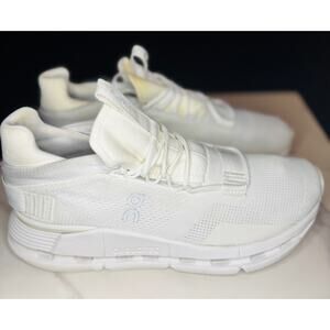 On Cloud Women's Size 7.5 in Excellent Condition!